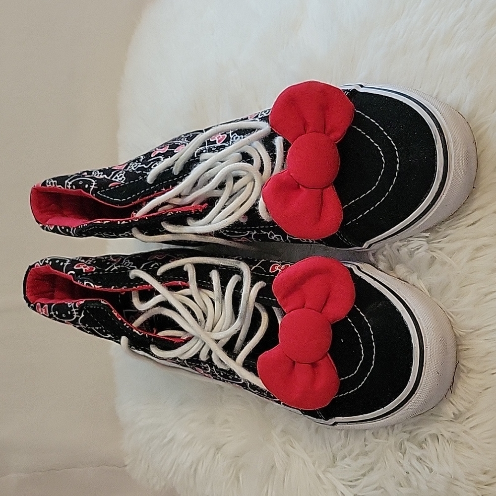 VANS: Hello Kitty New in box 8.5